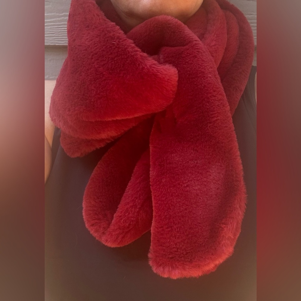 NWOT Luxurious Burgundy Faux Fur Scarf